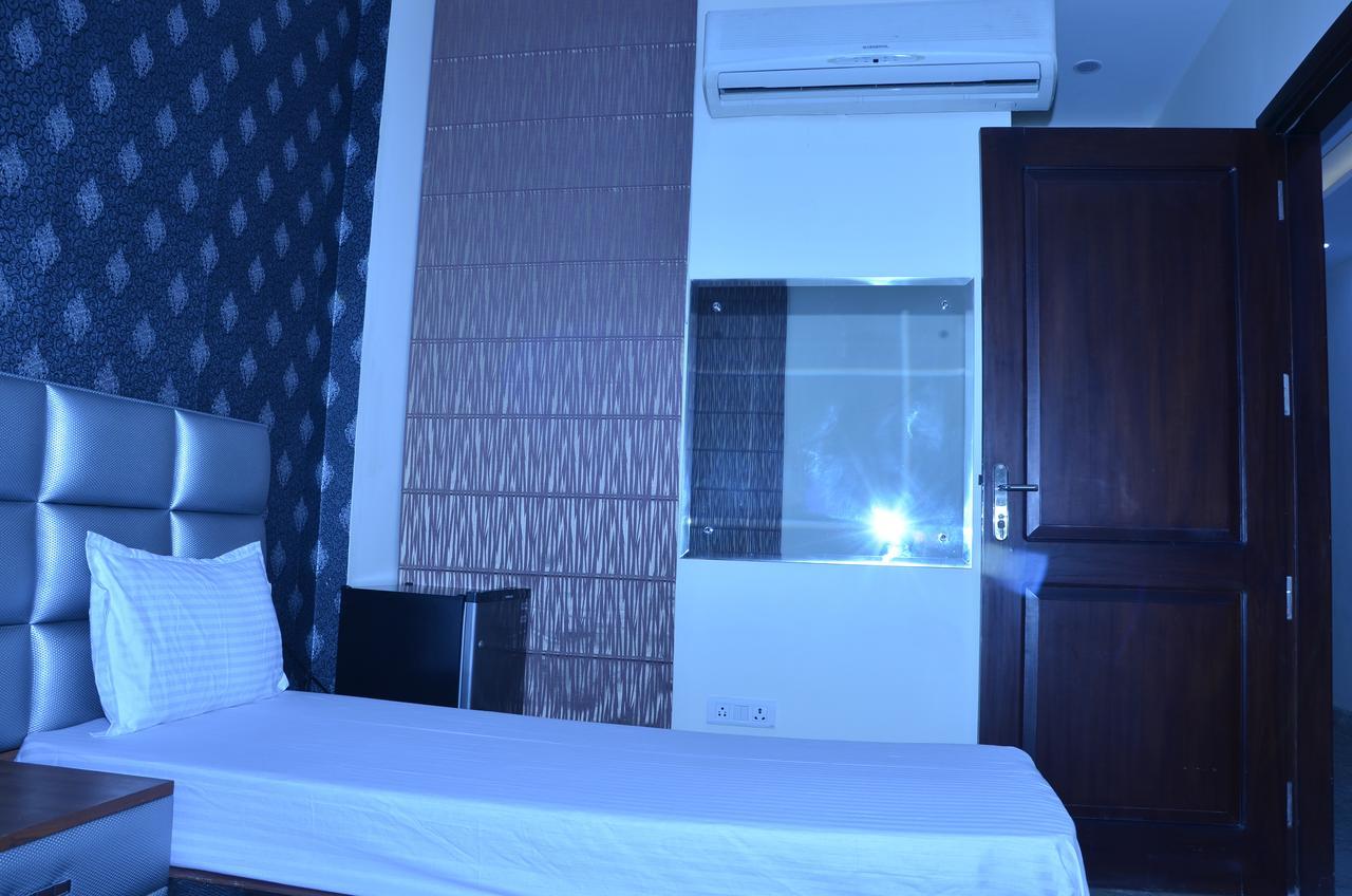 Hotel Royal International New Delhi Ngoại thất bức ảnh
